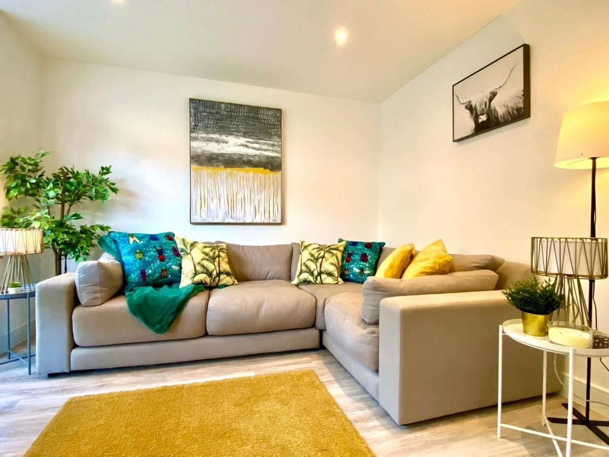 Beach Haven: Stylish 2-Bedroom Near Bournemouth's Best Shore Exterior photo